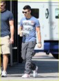 /album/joe-jonas-na-starbucks-em-west-hollywood-01-09/joe5-jpg7/