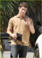 /album/nick-denise-e-frankie-saindo-de-um-restaurante-02-09/nick6-jpg/
